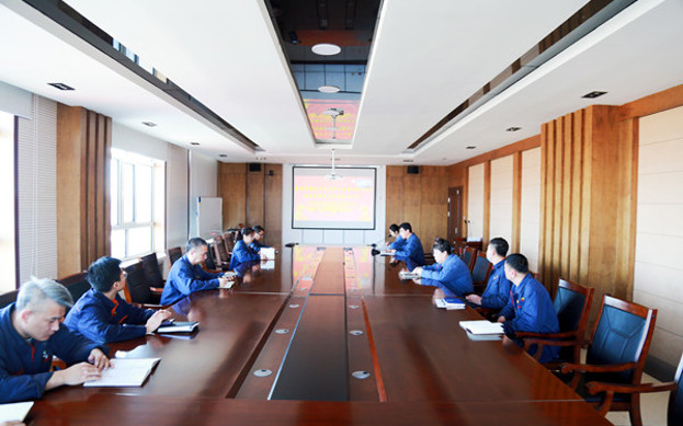 標題：華德牧草公司召開(kāi)深入貫徹中央八項規定精神學(xué)習教育動(dòng)員部署會(huì )暨2025年全面從嚴治黨工作會(huì )議
瀏覽次數：215
發(fā)表時(shí)間：2025-04-07