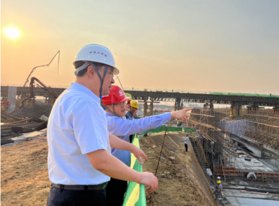 集團黨委書記、董事長涂建平赴洪騰高架 施工一線進行調(diào)研