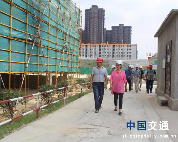 南昌市質監(jiān)站領導蒞臨象湖隧道、九洲高架安置房項目檢查指導工作